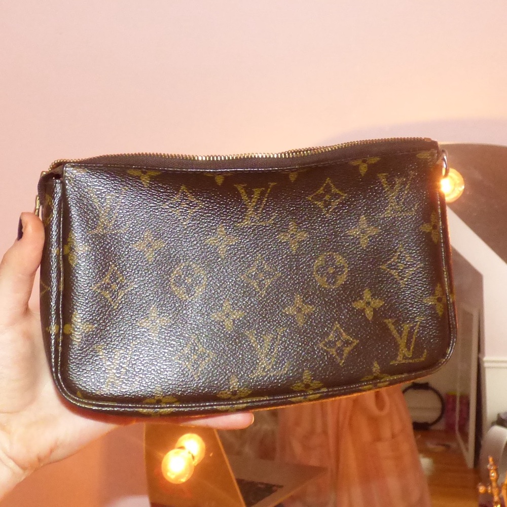LOUIS VUITTON MONOGRAM POCHETTE